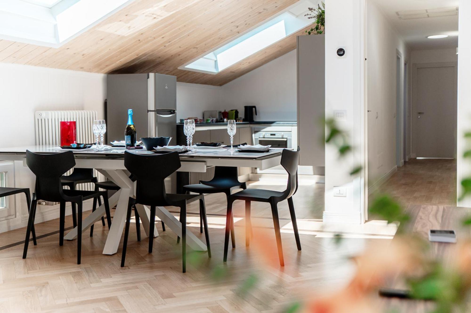 Attic 64 - The House Of Travelers Apartment Como Exterior photo
